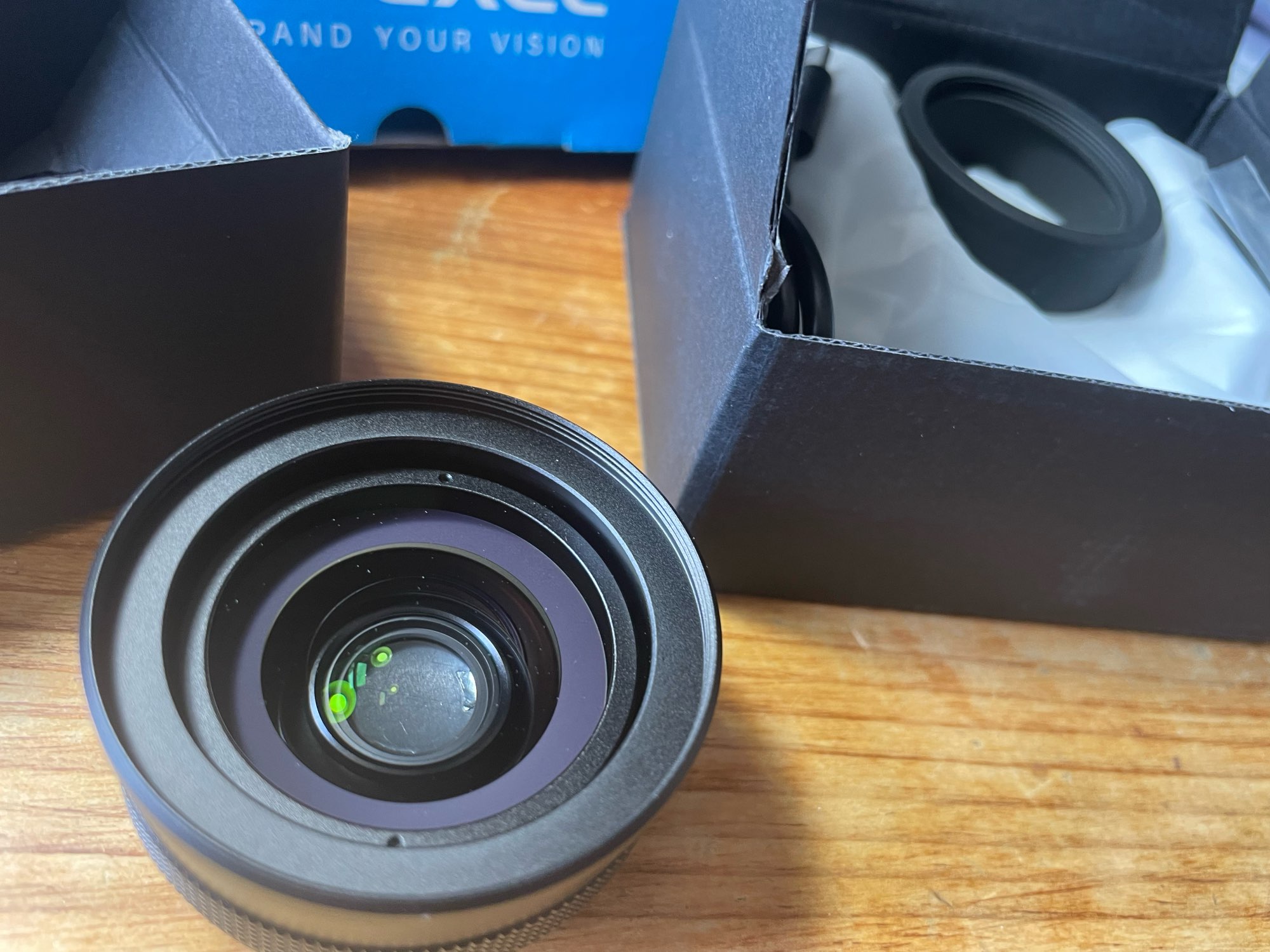 APEXEL 10X–20X Macro Lens with Built-In LED - Image 3